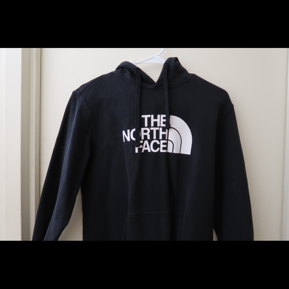 • Black & White The Northface Hoodie •